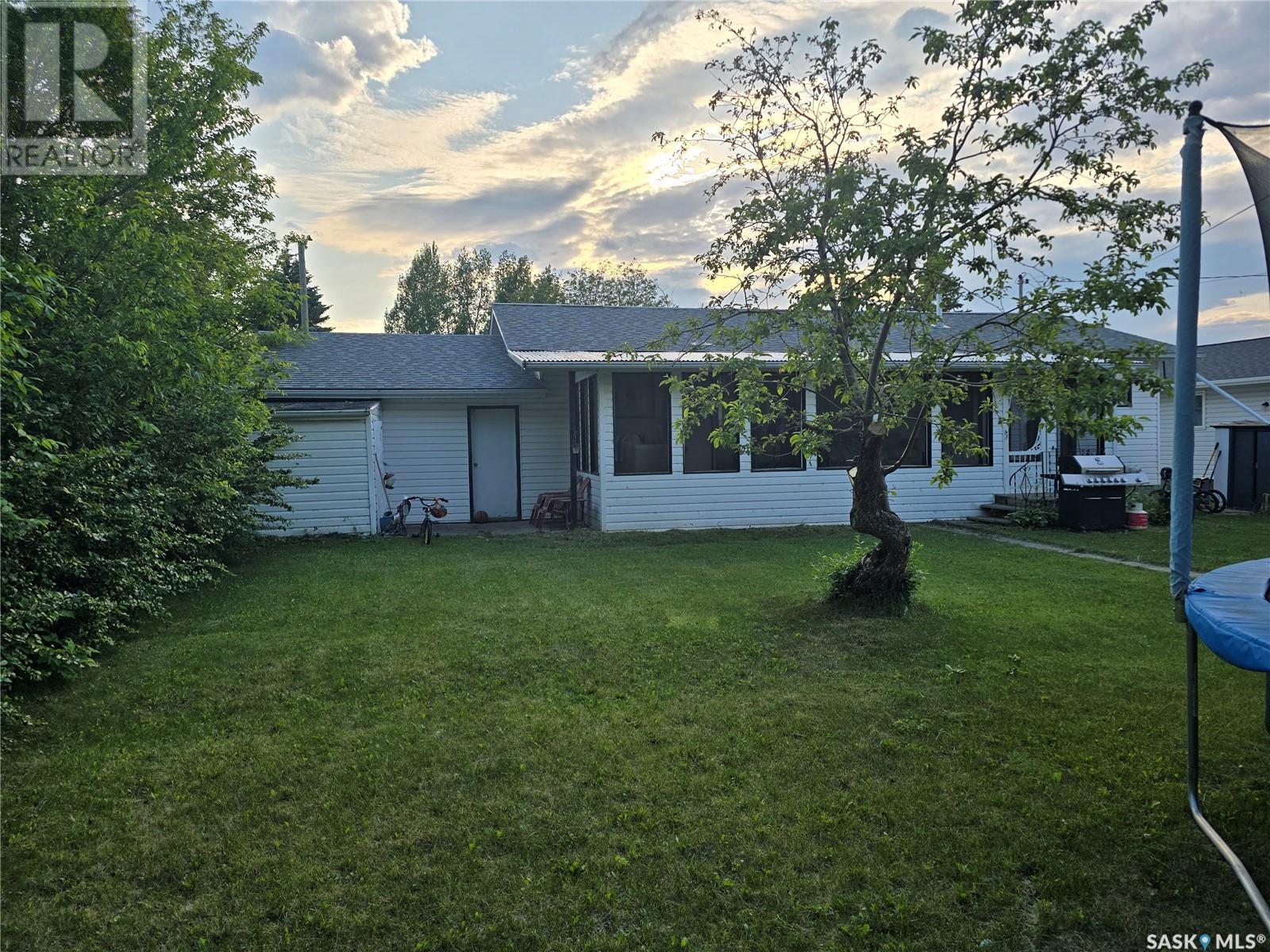 Photo 44 of 212 8th Street E, Wynyard SK