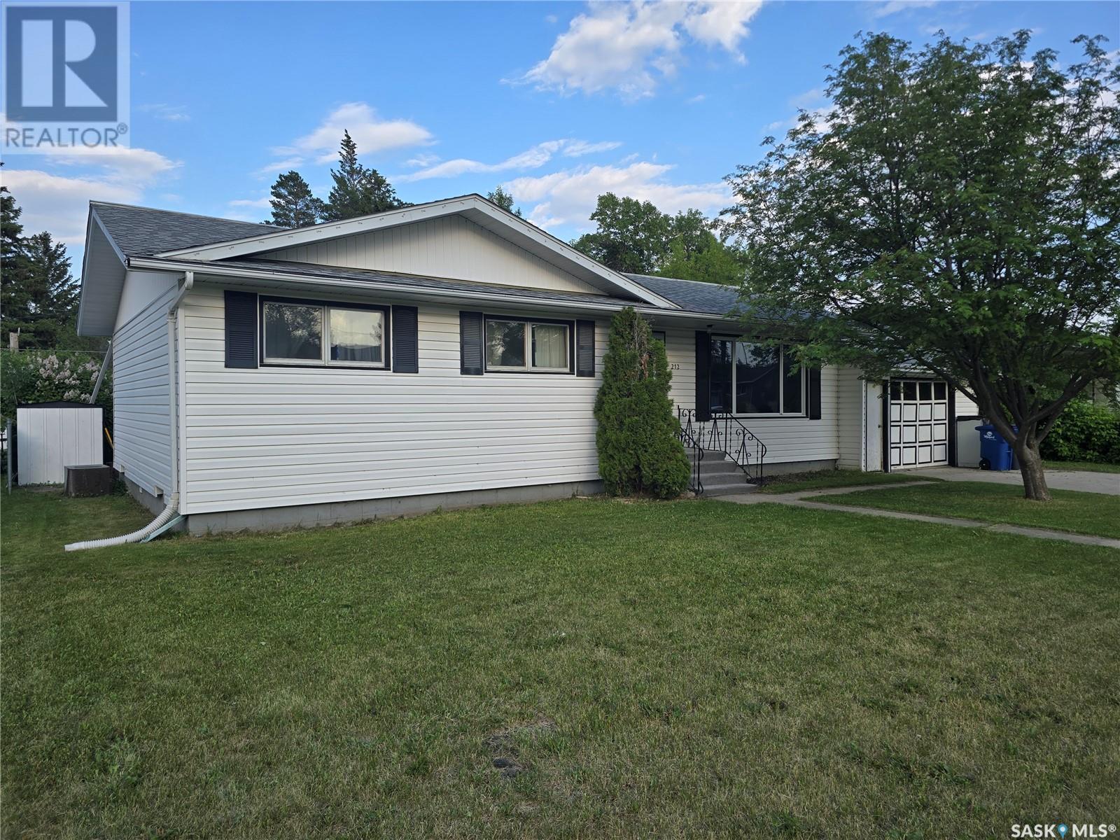 Photo 47 of 212 8th Street E, Wynyard SK