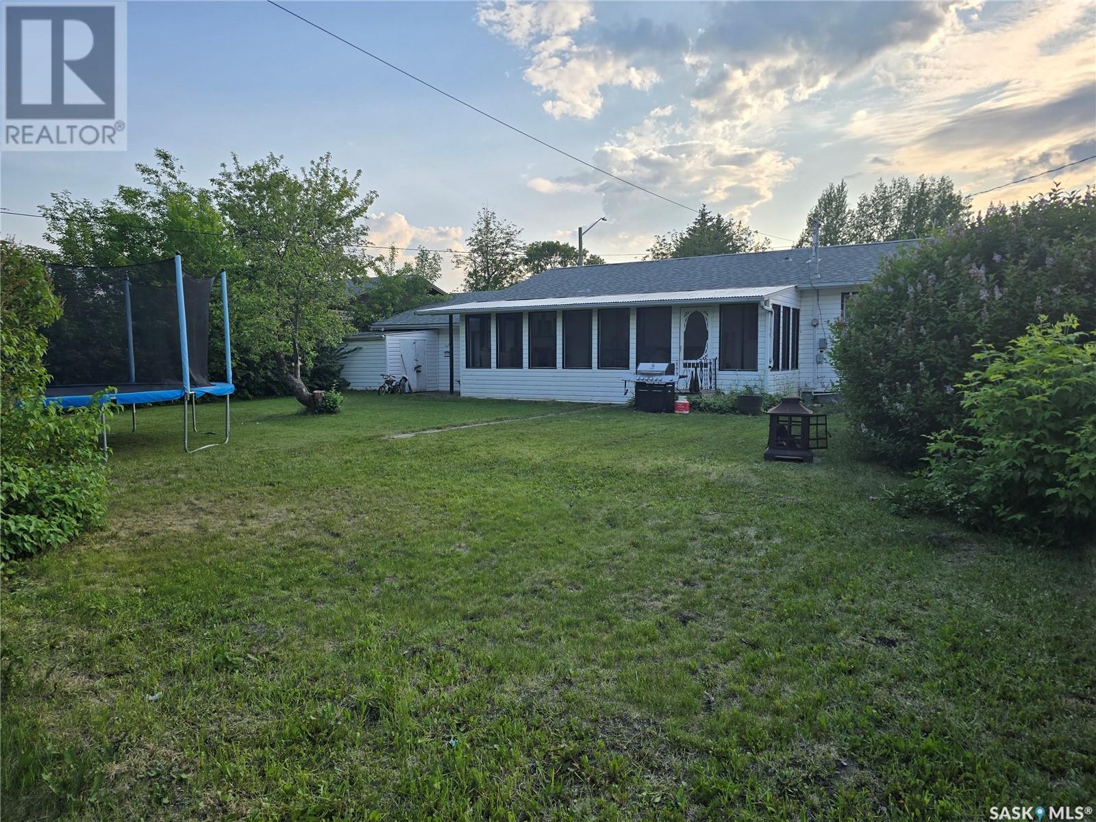 Photo 46 of 212 8th Street E, Wynyard SK