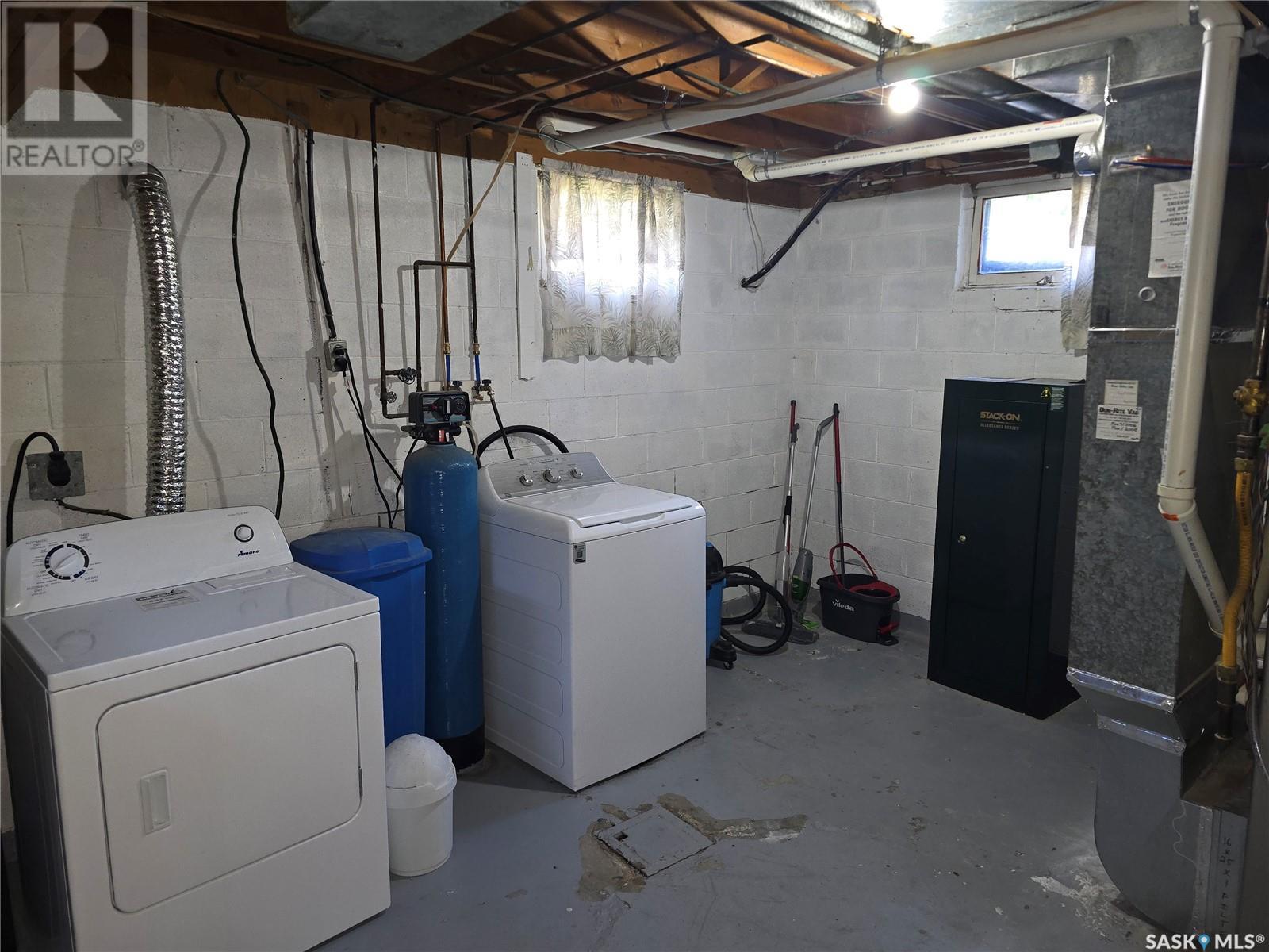 Photo 32 of 212 8th Street E, Wynyard SK