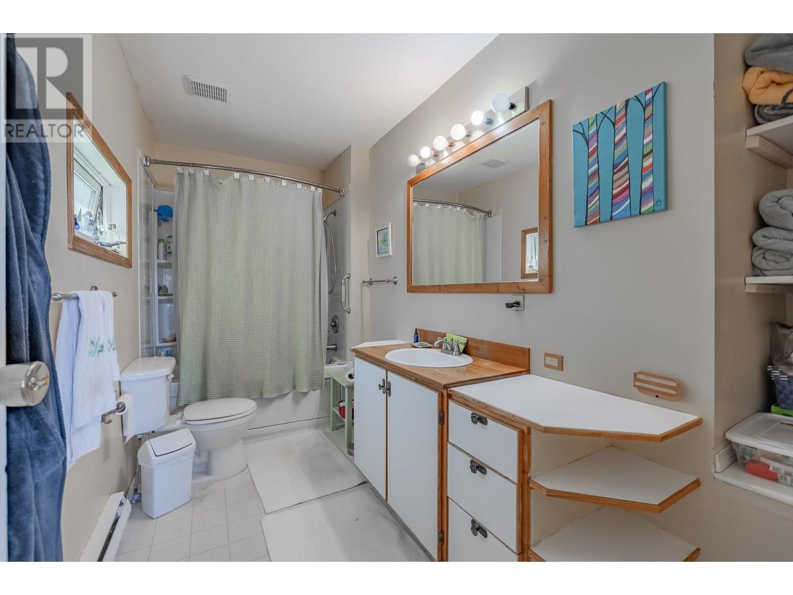 1012 11 Avenue, Invermere