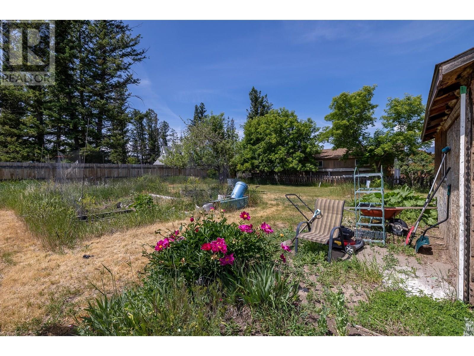 1012 11 Avenue, Invermere