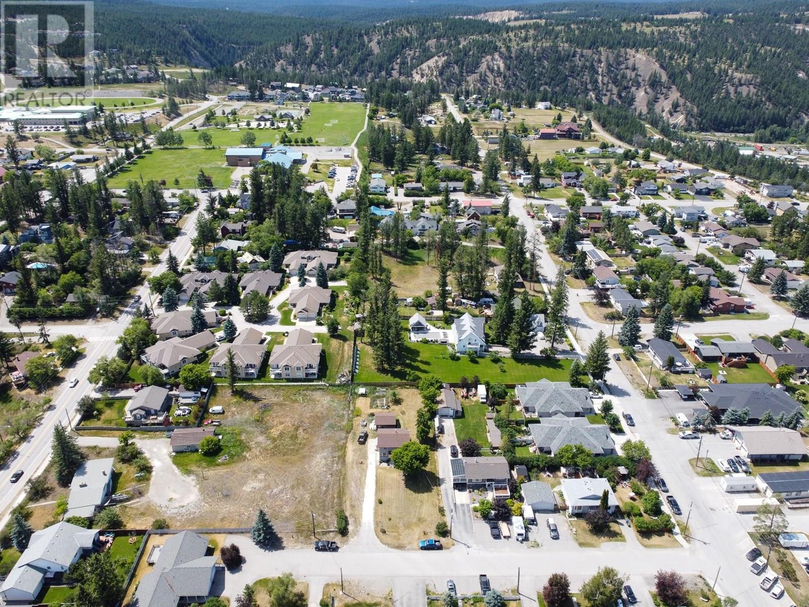 1012 11 Avenue, Invermere