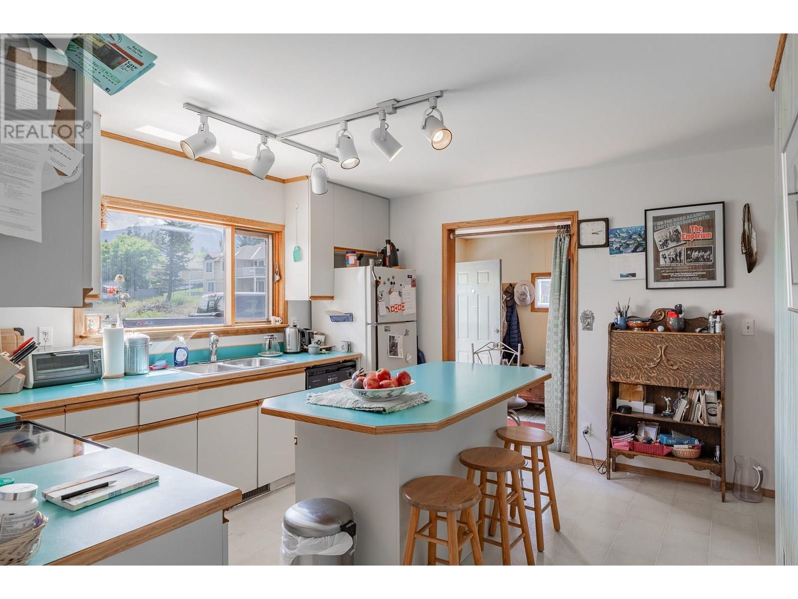 1012 11 Avenue, Invermere