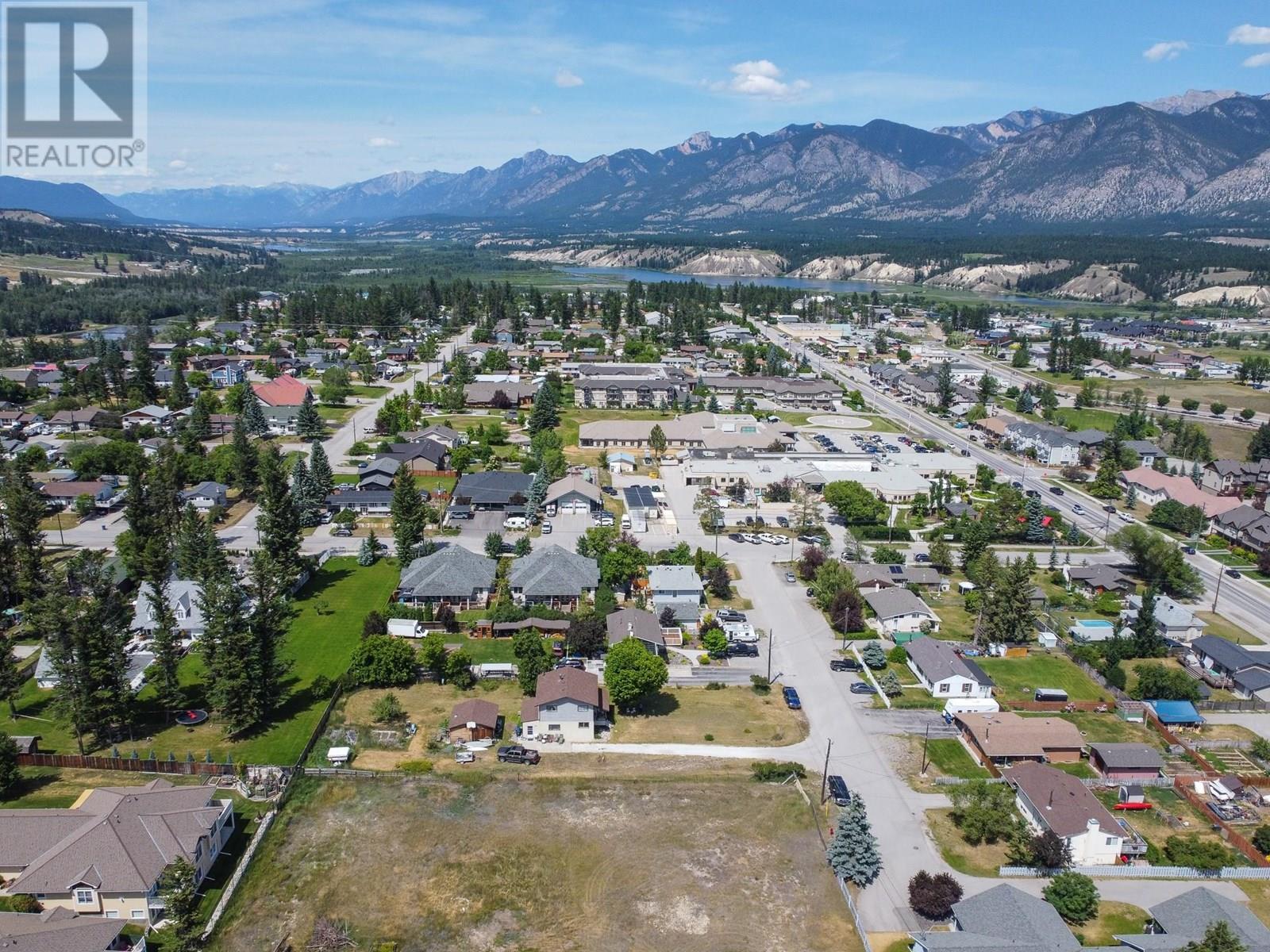 1012 11 Avenue, Invermere