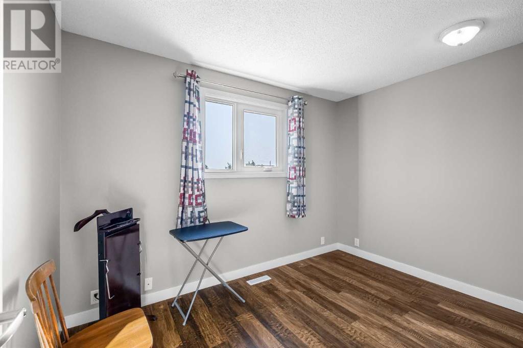 Single Family House Bungalow for Sale in  Macewan Glen Drive NW MacEwan Glen Calgary 