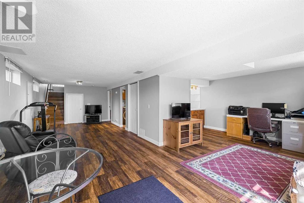 Single Family House Bungalow for Sale in  Macewan Glen Drive NW MacEwan Glen Calgary 