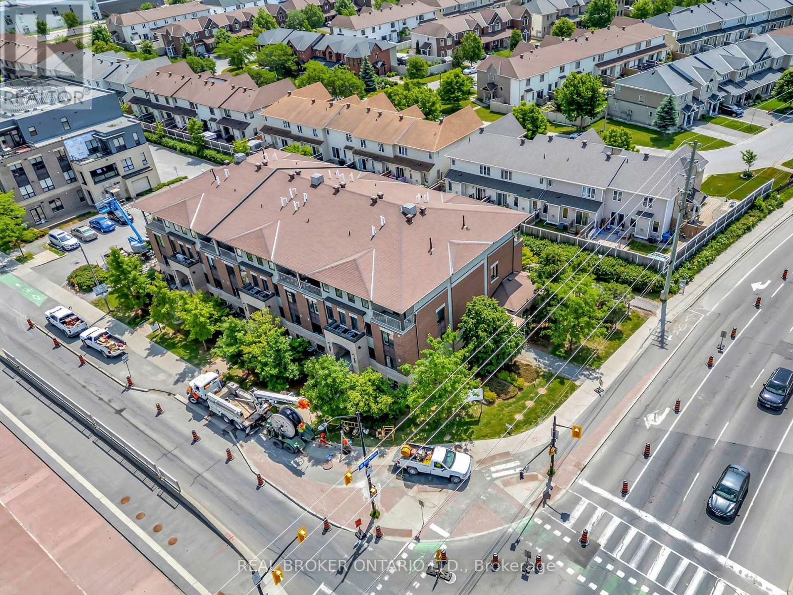 https://ddfcdn.realtor.ca/listing/TS638861276561370000/reb76/highres/2/x12238152_27.jpg