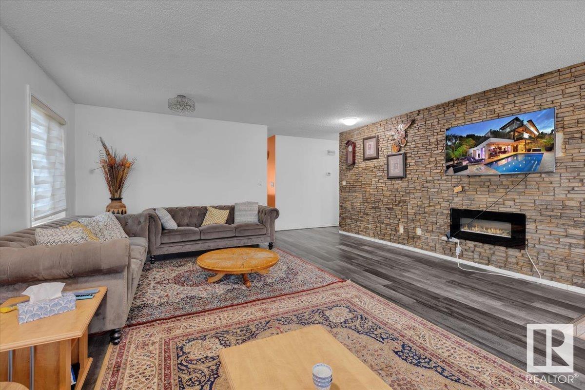 Photo 31 of 168 Warwick Cr Nw, Edmonton AB