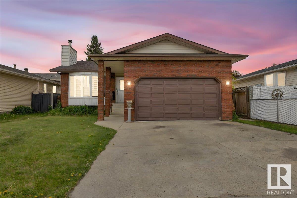 Photo 4 of 168 Warwick Cr Nw, Edmonton AB