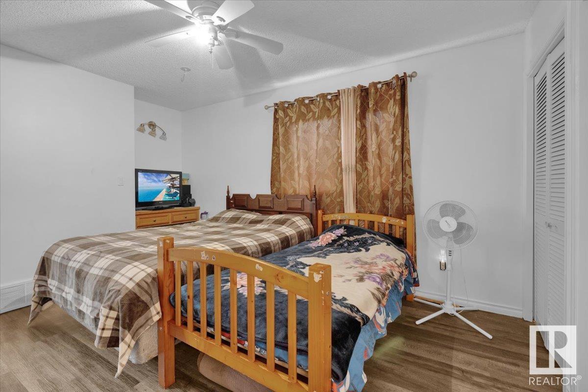Photo 15 of 168 Warwick Cr Nw, Edmonton AB
