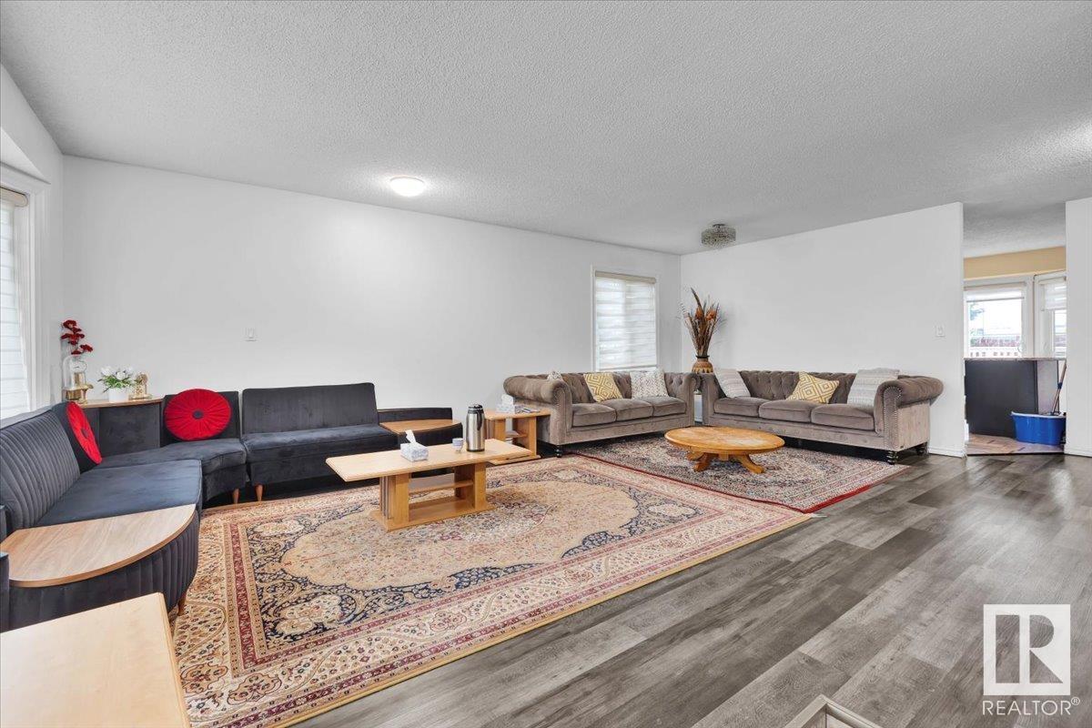 Photo 11 of 168 Warwick Cr Nw, Edmonton AB