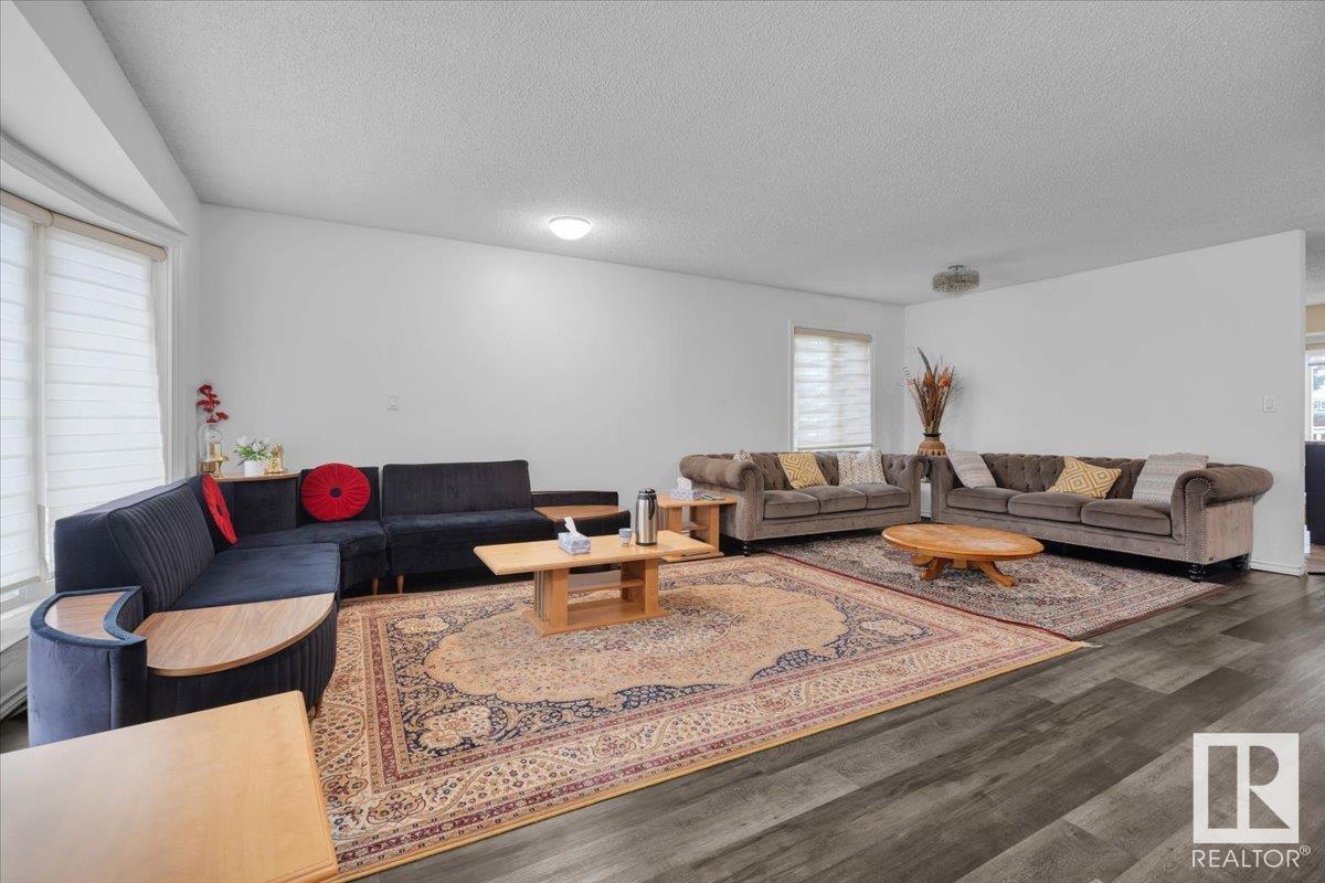 Photo 12 of 168 Warwick Cr Nw, Edmonton AB