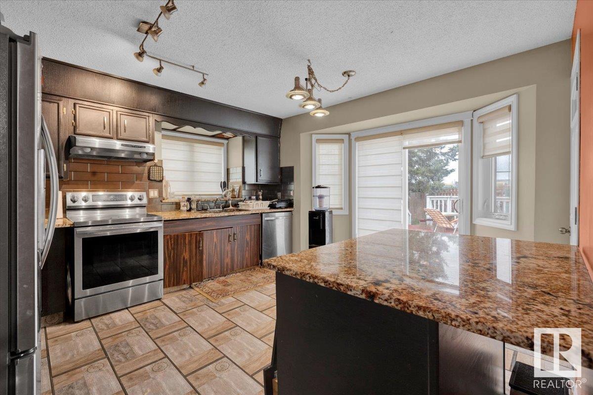 Photo 22 of 168 Warwick Cr Nw, Edmonton AB