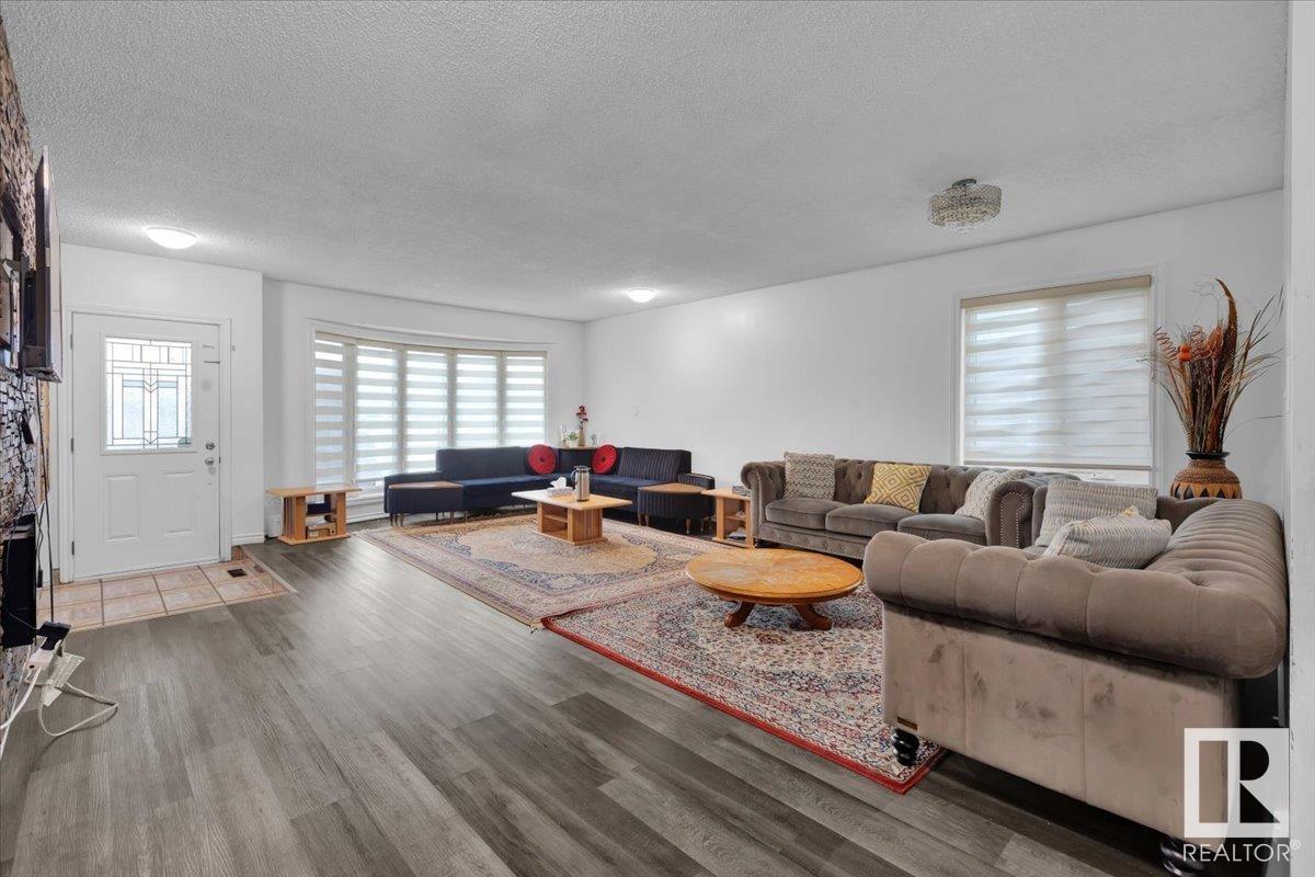 Photo 51 of 168 Warwick Cr Nw, Edmonton AB