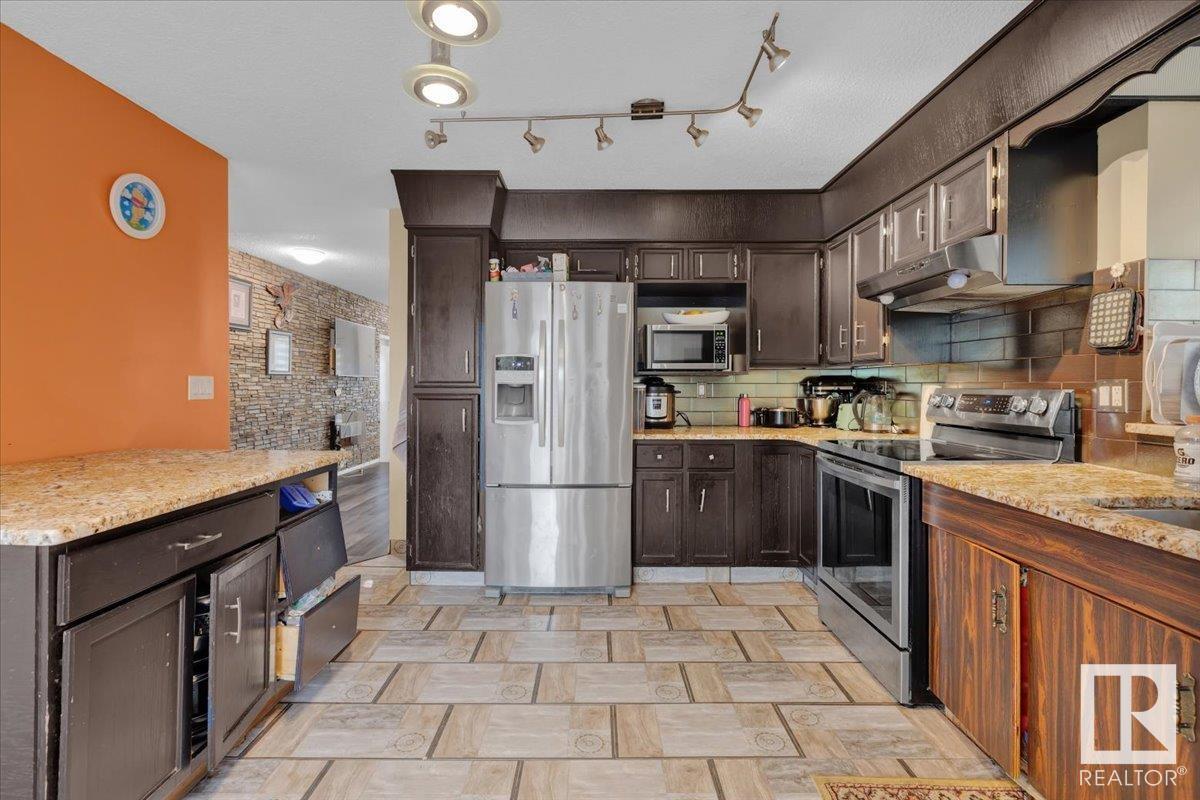Photo 47 of 168 Warwick Cr Nw, Edmonton AB