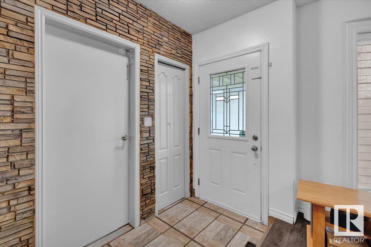 Photo 41 of 168 Warwick Cr Nw, Edmonton AB