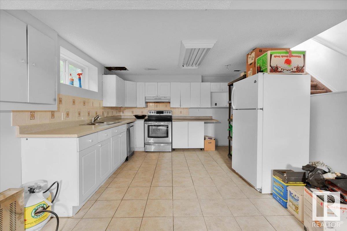 Photo 10 of 168 Warwick Cr Nw, Edmonton AB