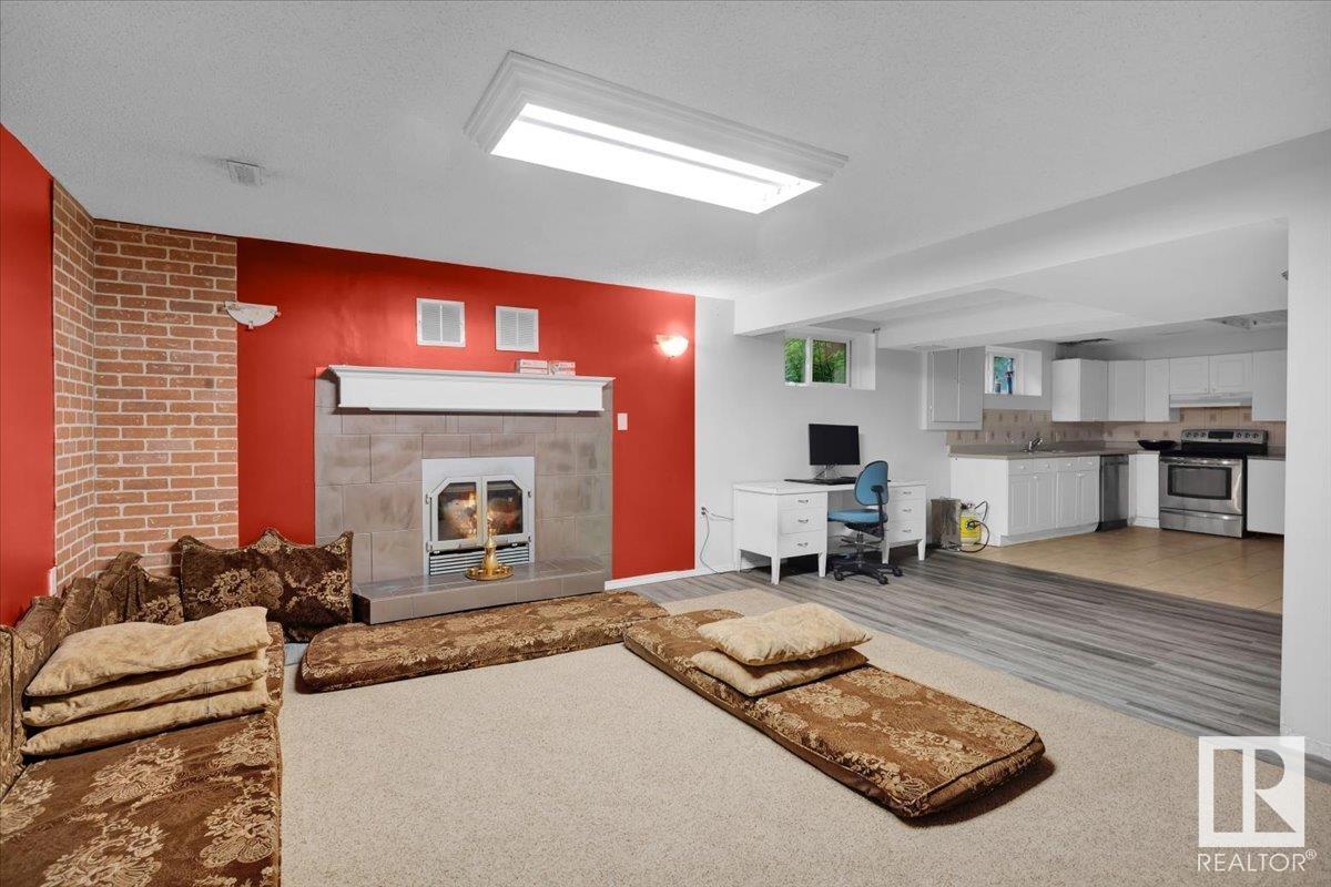 Photo 50 of 168 Warwick Cr Nw, Edmonton AB
