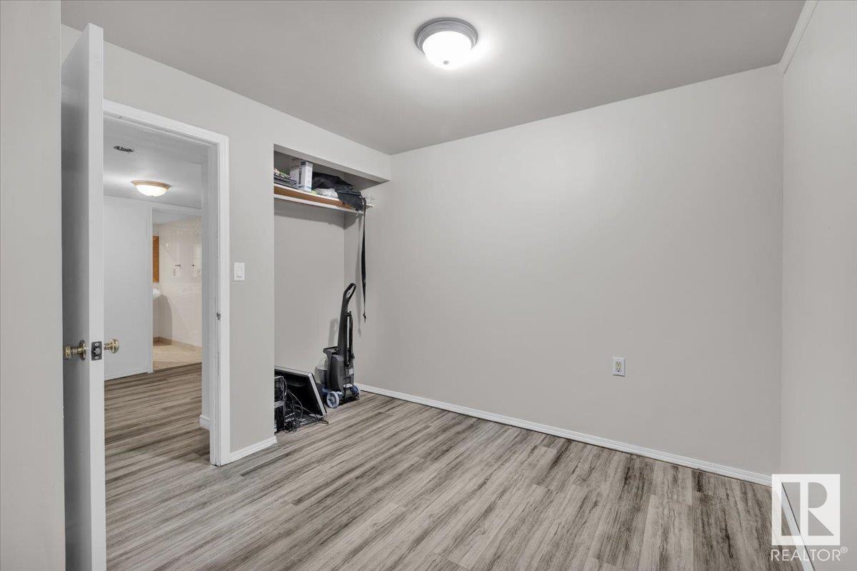 Photo 44 of 168 Warwick Cr Nw, Edmonton AB