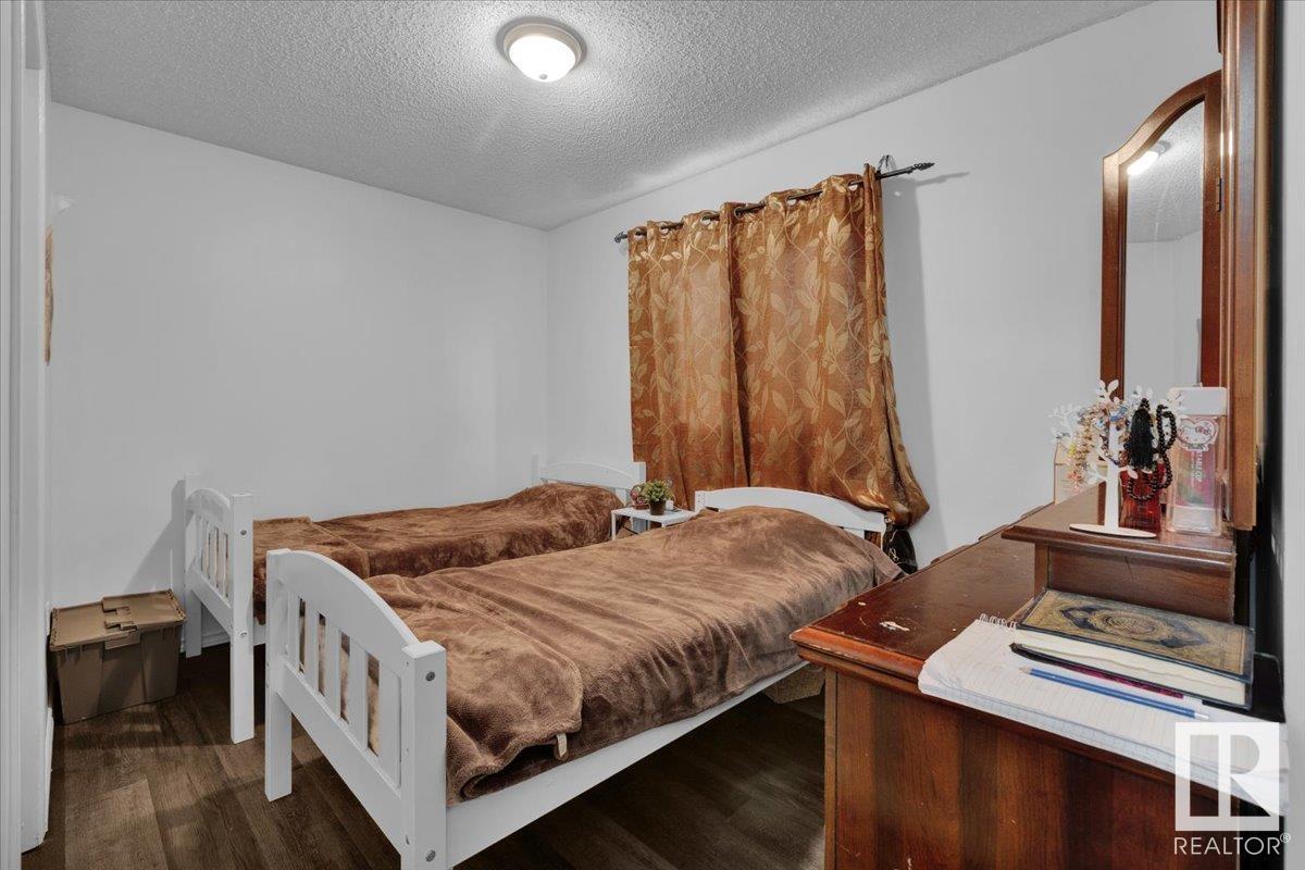 Photo 20 of 168 Warwick Cr Nw, Edmonton AB