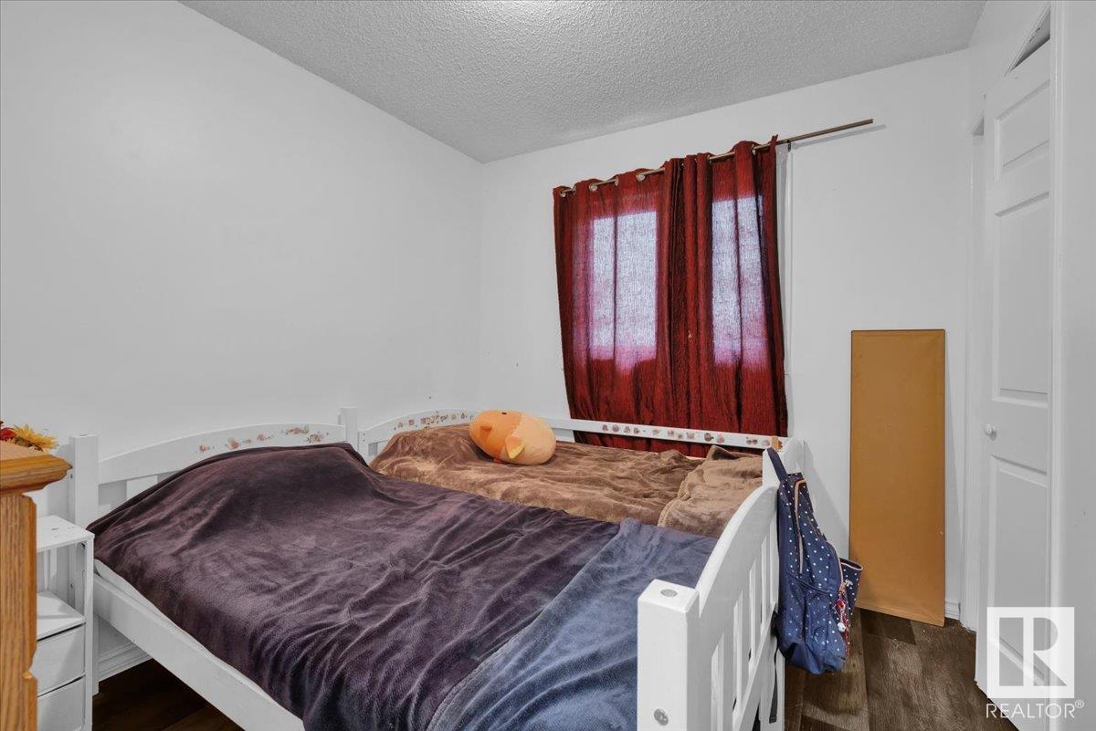 Photo 17 of 168 Warwick Cr Nw, Edmonton AB