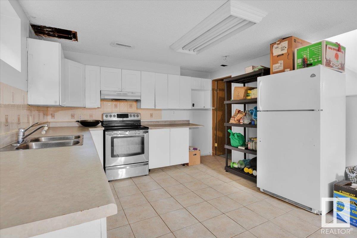 Photo 38 of 168 Warwick Cr Nw, Edmonton AB