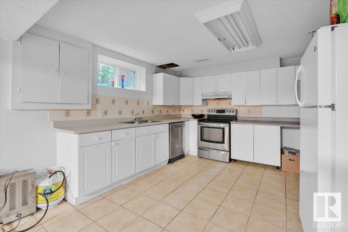 Photo 29 of 168 Warwick Cr Nw, Edmonton AB
