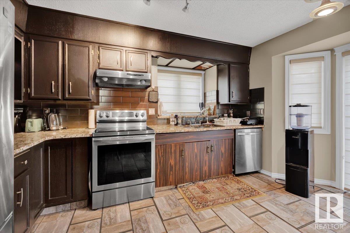 Photo 52 of 168 Warwick Cr Nw, Edmonton AB