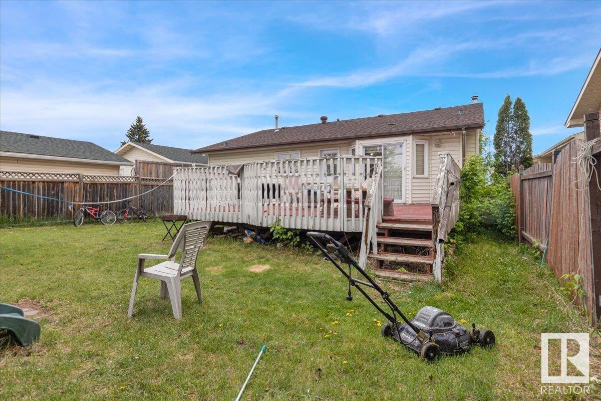 Photo 26 of 168 Warwick Cr Nw, Edmonton AB