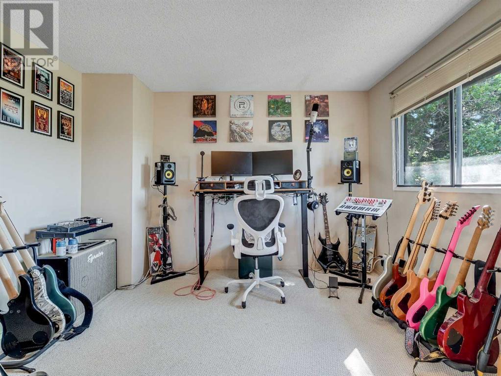 Single Family House 5 Level for Sale in   Silver Springs Road NW Silver Springs Calgary 