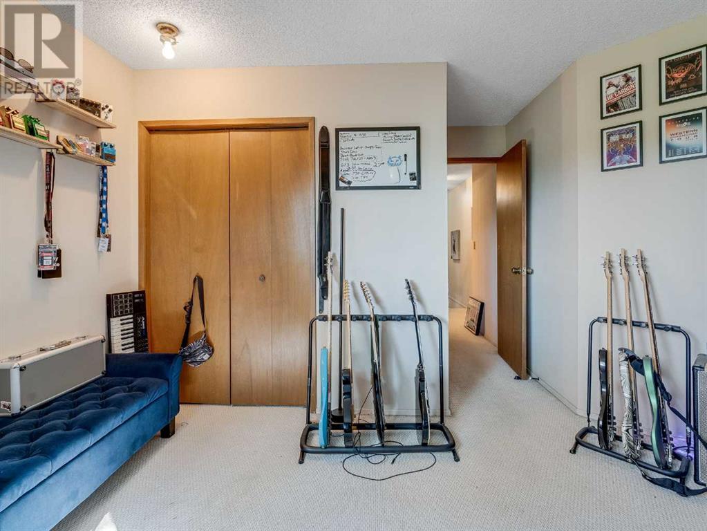 Single Family House 5 Level for Sale in   Silver Springs Road NW Silver Springs Calgary 