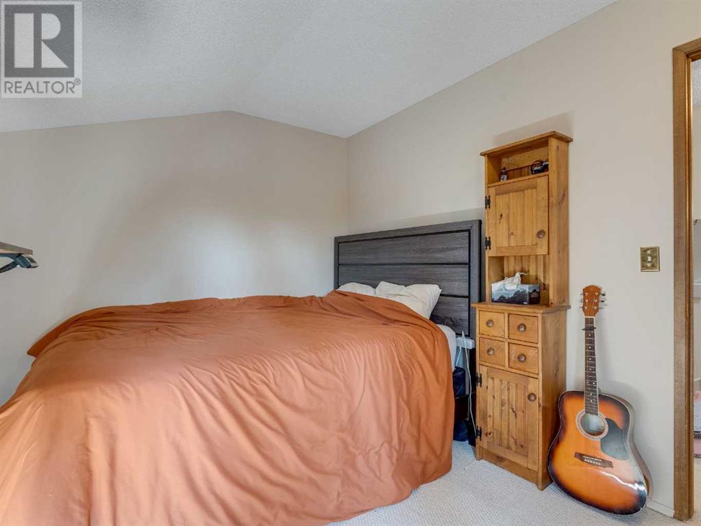 Single Family House 5 Level for Sale in   Silver Springs Road NW Silver Springs Calgary 