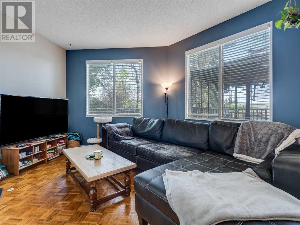 Single Family House 5 Level for Sale in   Silver Springs Road NW Silver Springs Calgary 