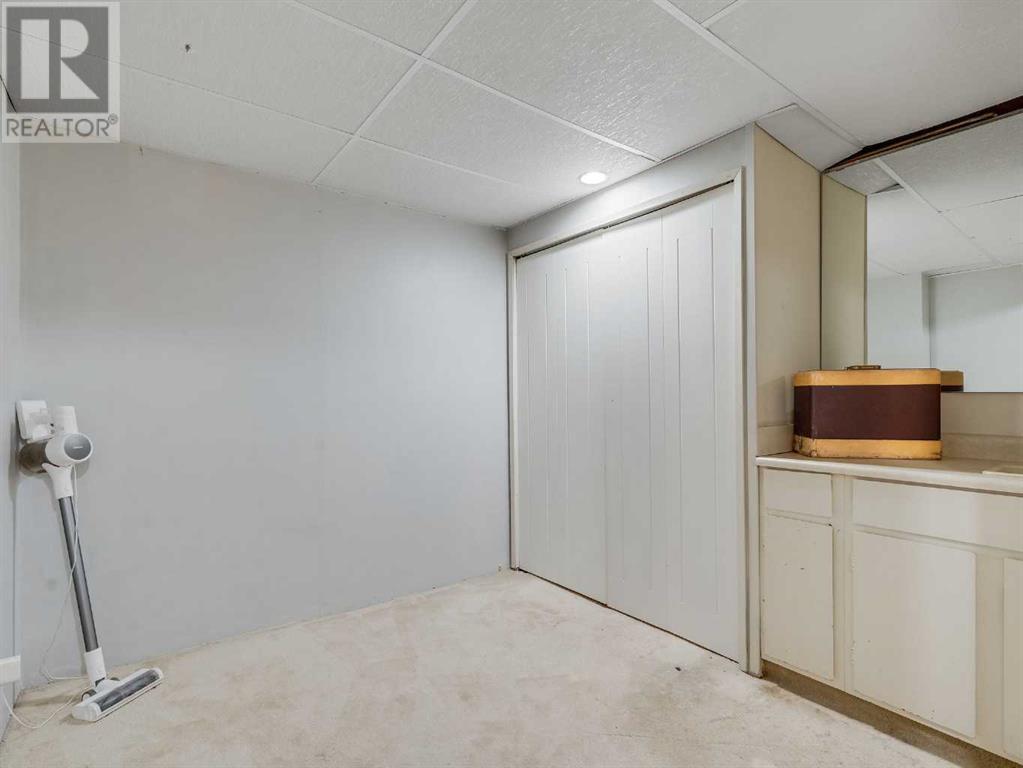 Single Family House 5 Level for Sale in   Silver Springs Road NW Silver Springs Calgary 