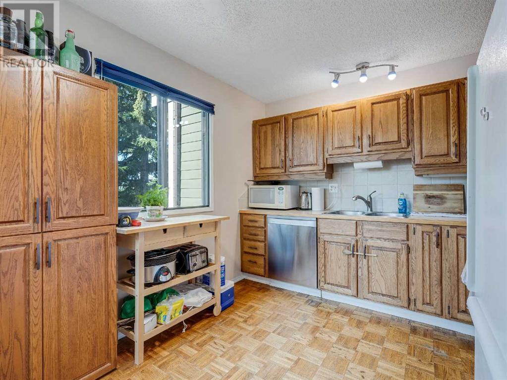 Single Family House 5 Level for Sale in   Silver Springs Road NW Silver Springs Calgary 