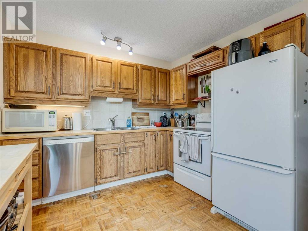 Single Family House 5 Level for Sale in   Silver Springs Road NW Silver Springs Calgary 