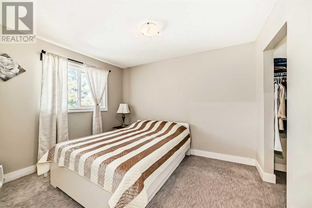 Single Family House for Sale in    Street SW Glenbrook Calgary 