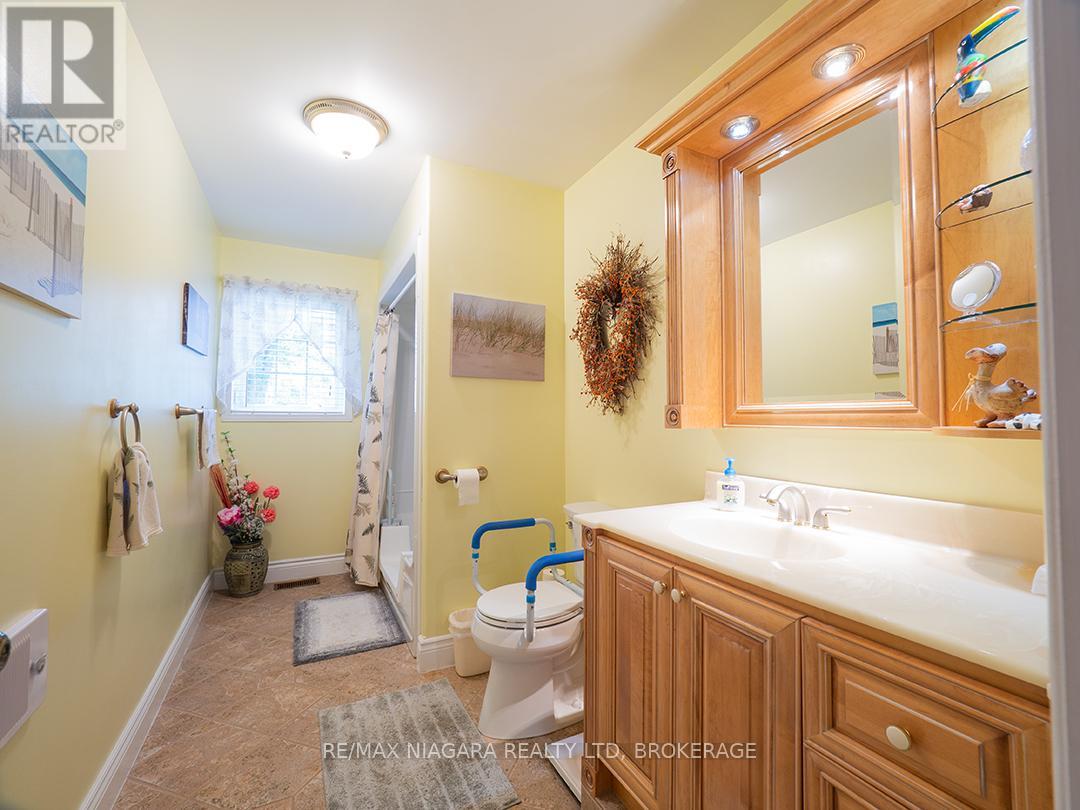Photo 16 of 633 Wyldewood Road, Port Colborne ON