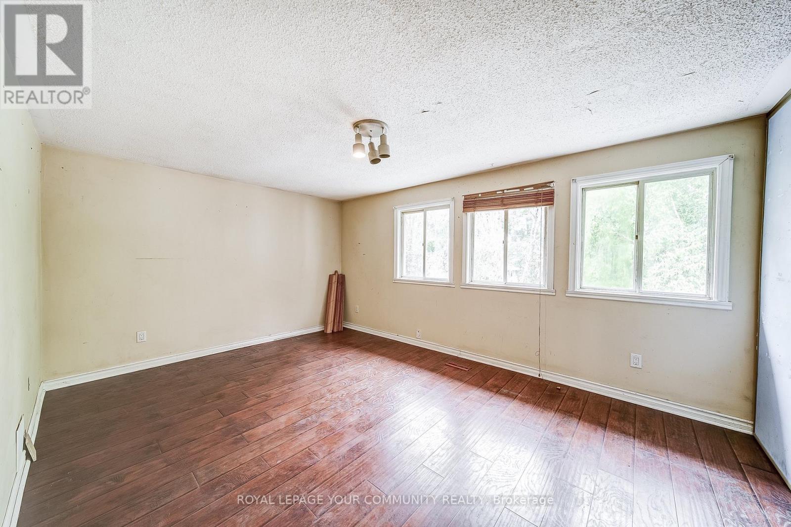 Photo 11 of 69 Daniele Avenue, New Tecumseth ON