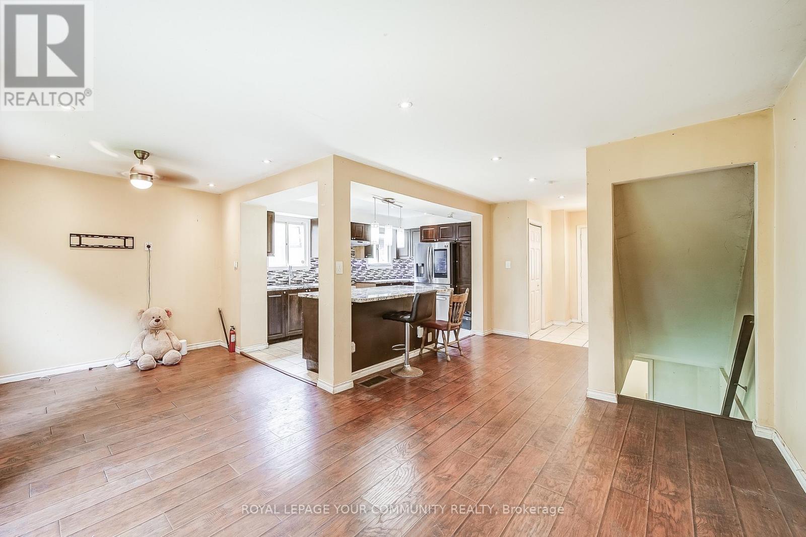 Photo 7 of 69 Daniele Avenue, New Tecumseth ON