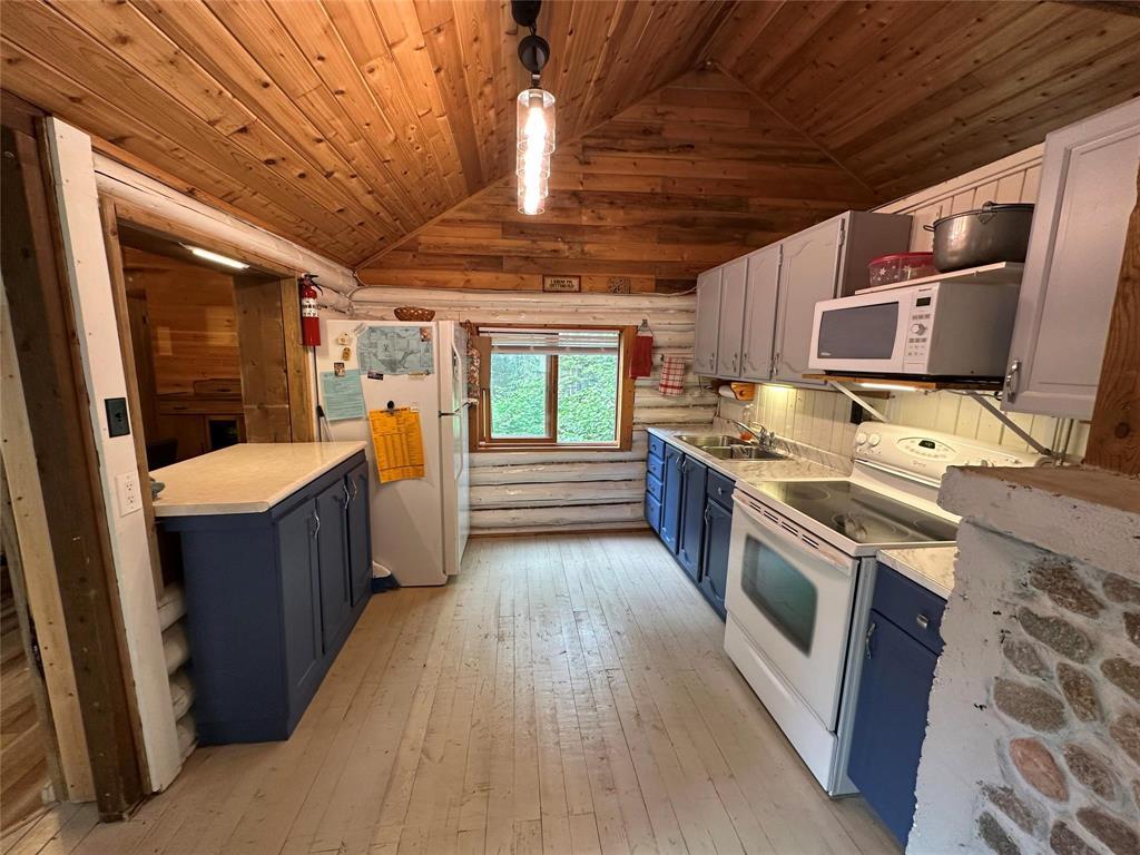 Photo 29 of 312 3rd Avenue, Victoria Beach MB