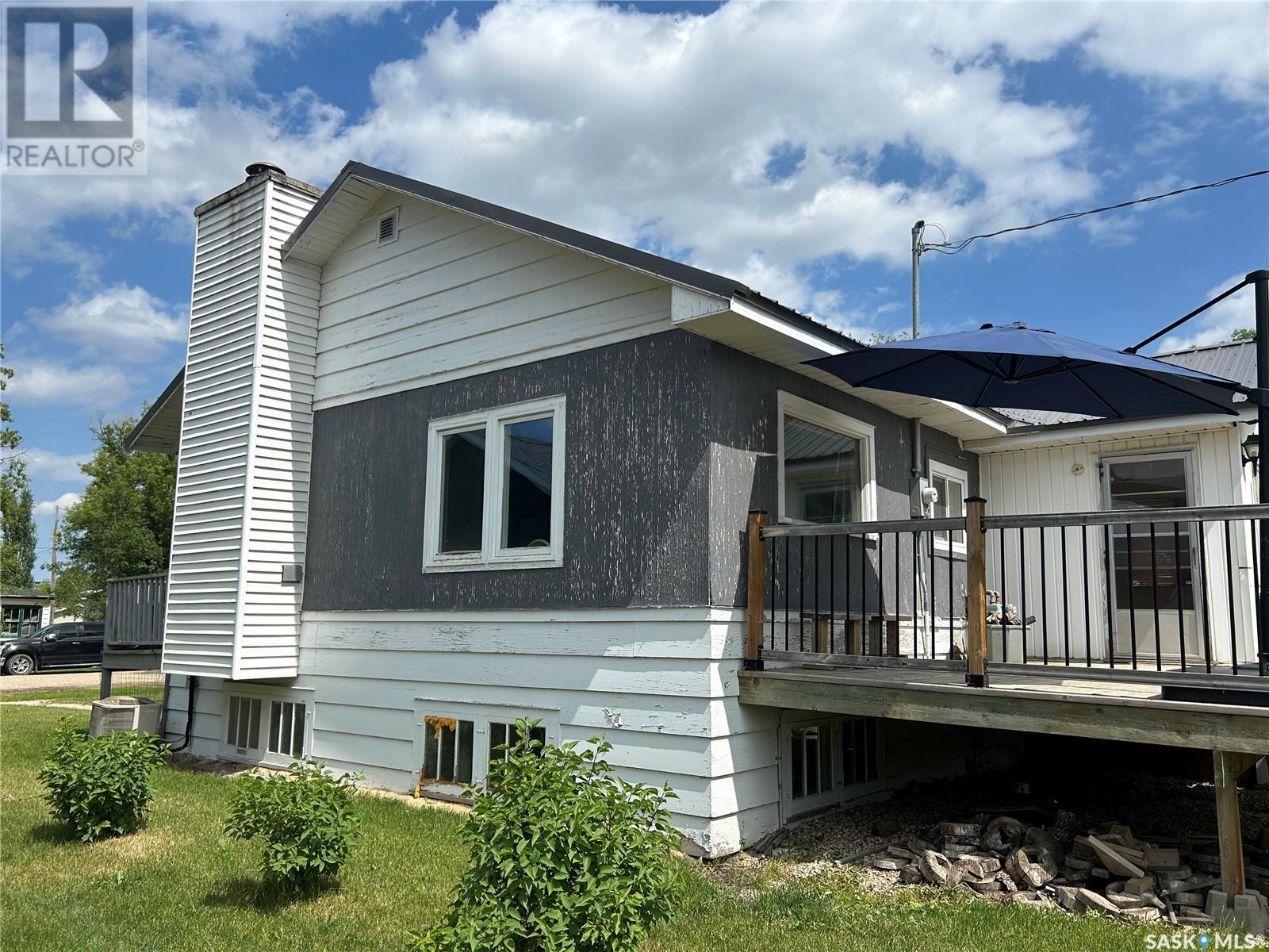 Photo 6 of 106 3rd Avenue E, Nokomis SK