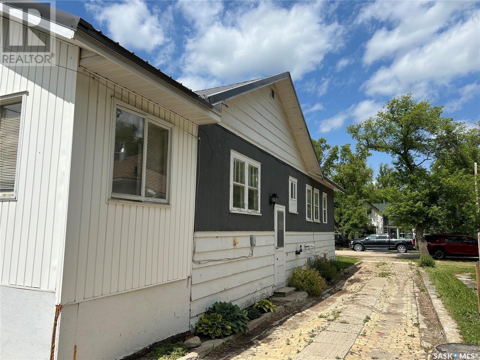 Photo 22 of 106 3rd Avenue E, Nokomis SK