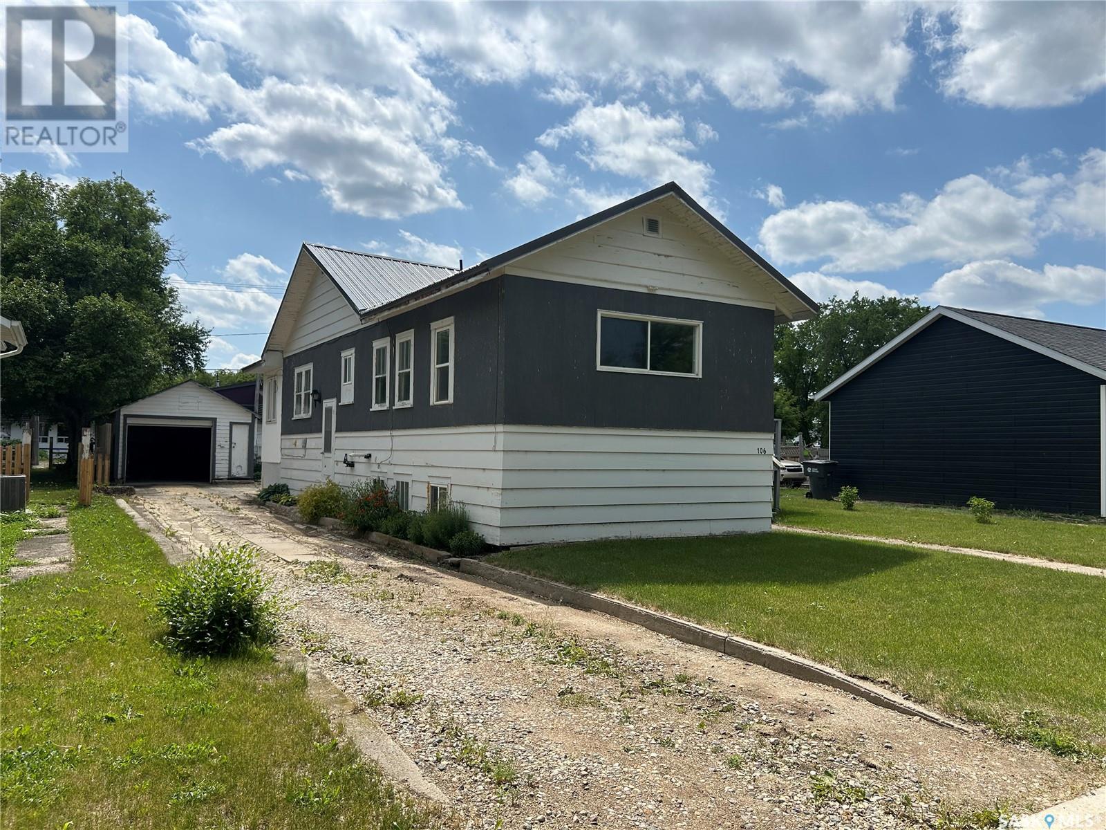 Photo 11 of 106 3rd Avenue E, Nokomis SK