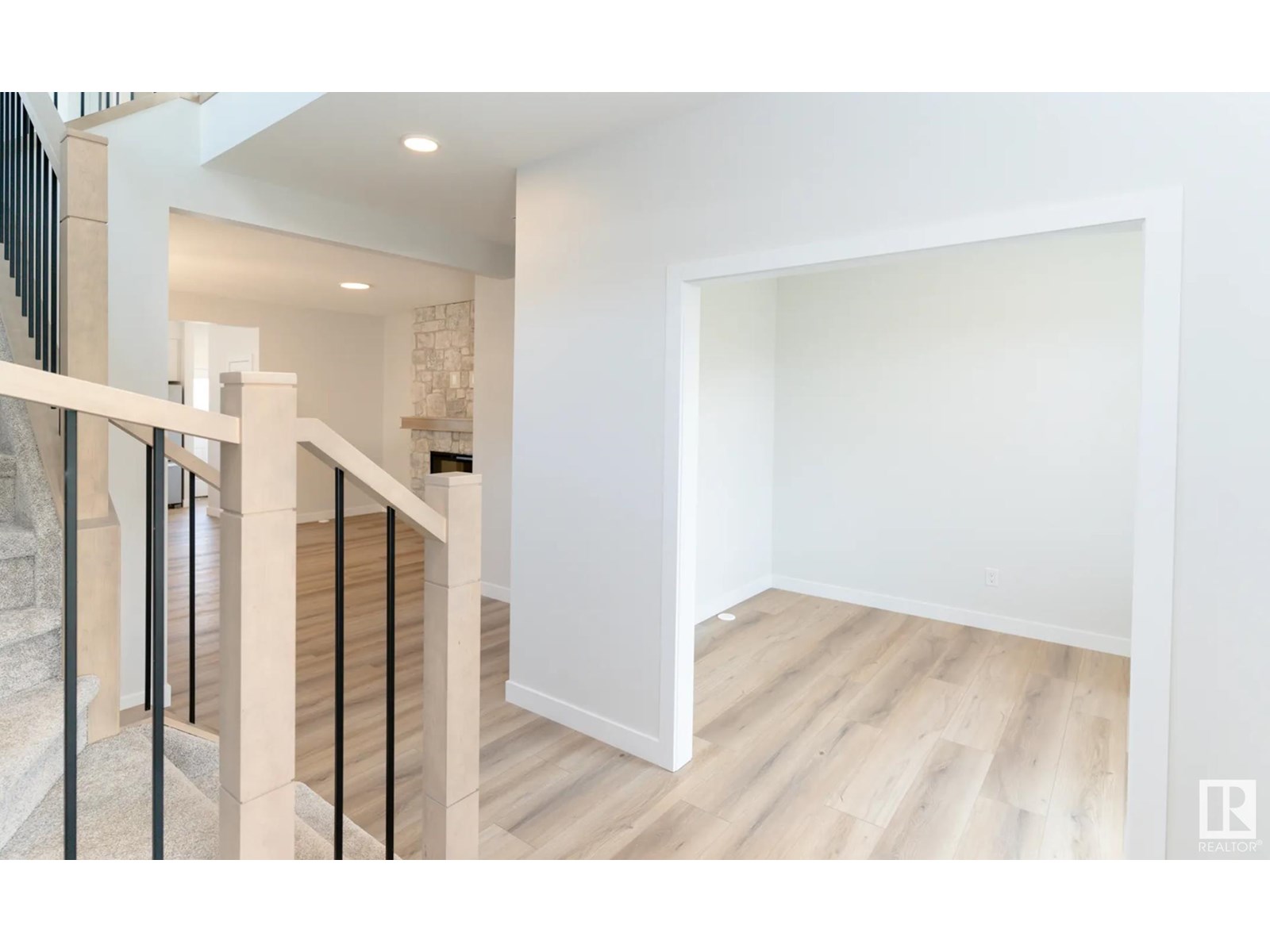 Photo 6 of 6134 Carr Rd Nw, Edmonton AB