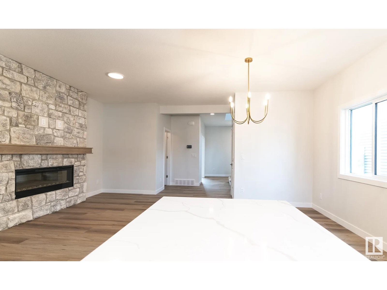 Photo 7 of 6134 Carr Rd Nw, Edmonton AB