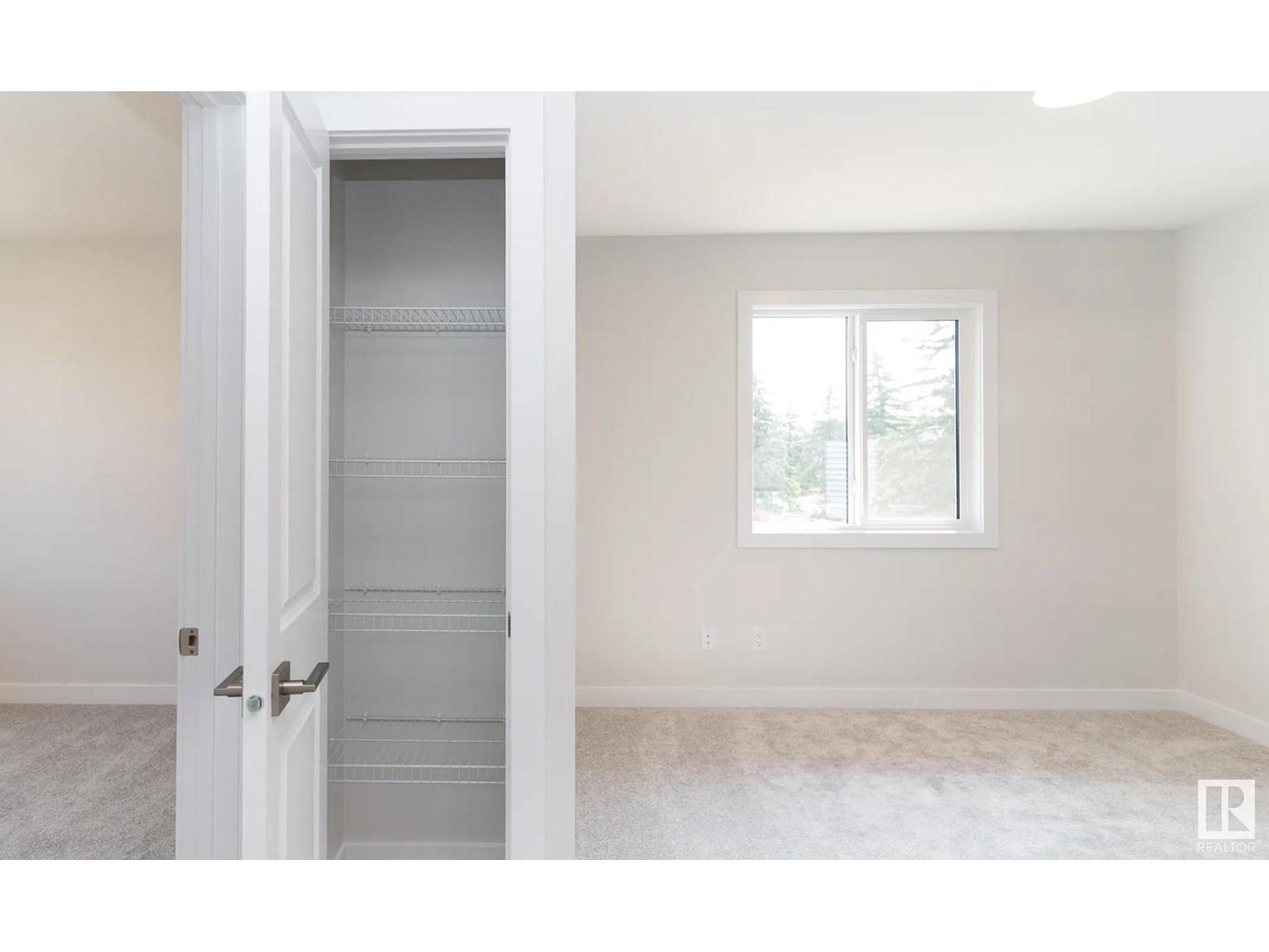 Photo 11 of 6134 Carr Rd Nw, Edmonton AB