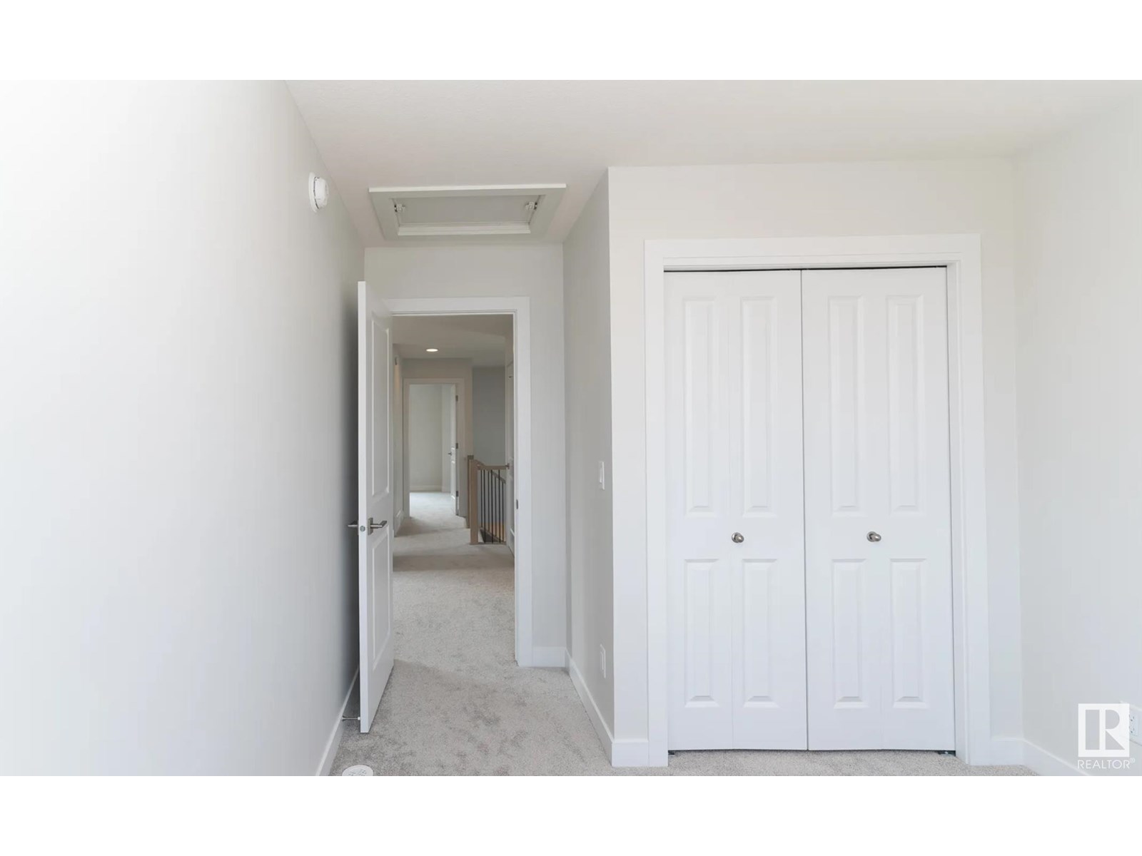 Photo 10 of 6134 Carr Rd Nw, Edmonton AB