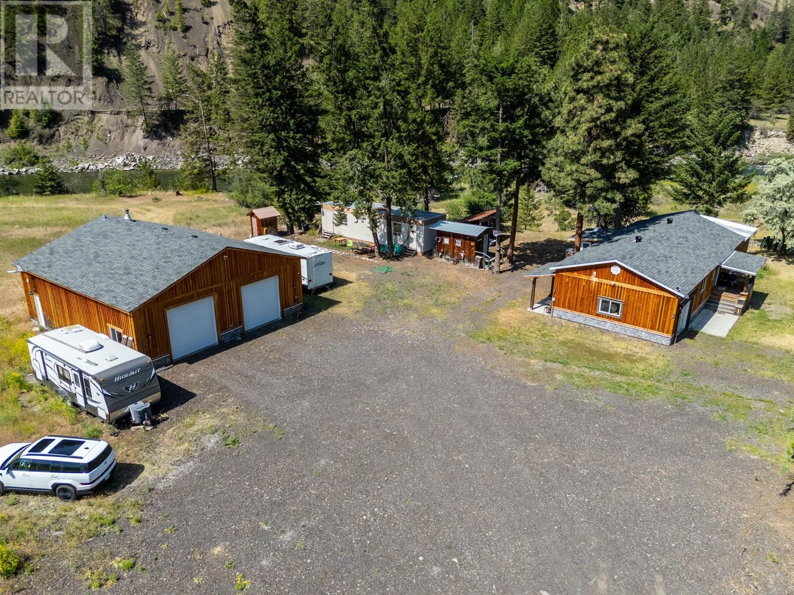 6097 Highway 3, Hedley